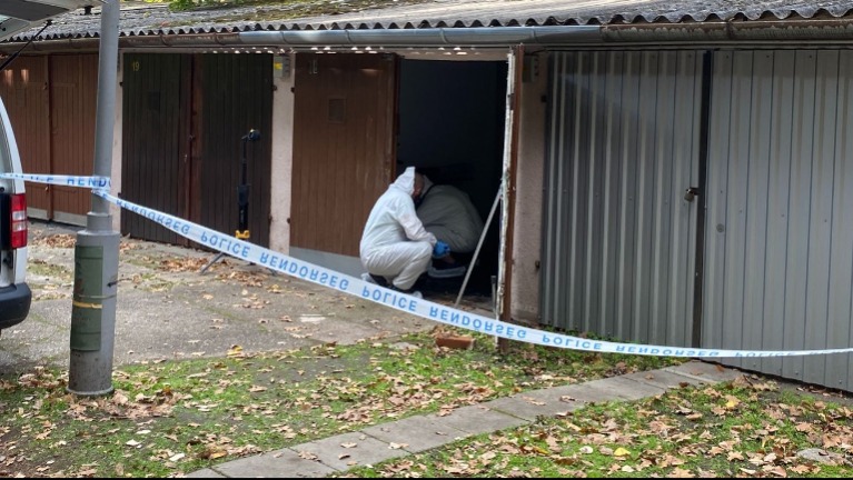 Kinyitotta a garázsát és nagyon meglepődött! Bűntett helyszíne lett, míg nem járt ott