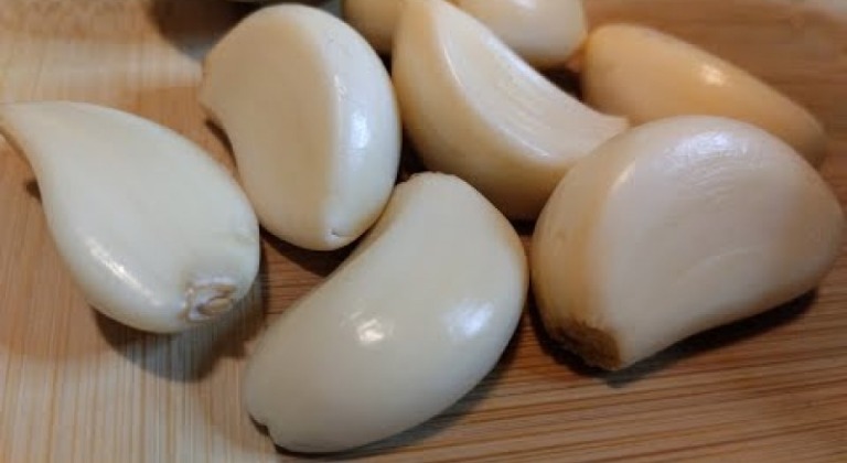 Egyél fokhagymát éhgyomorra egy héten át: a hatás megdöbbentő