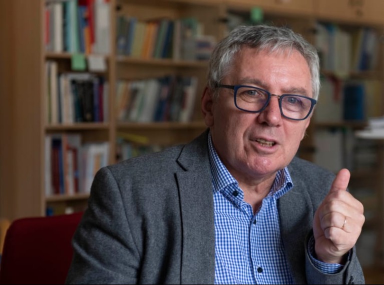 Megmondta a tudós, hogy összeomlik-e a nyugdíjrendszer az elöregedő társadalomban