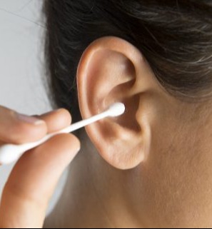 Miért viszkethet a fülünk? 6 gyakori ok, amire nem is gondolnánk