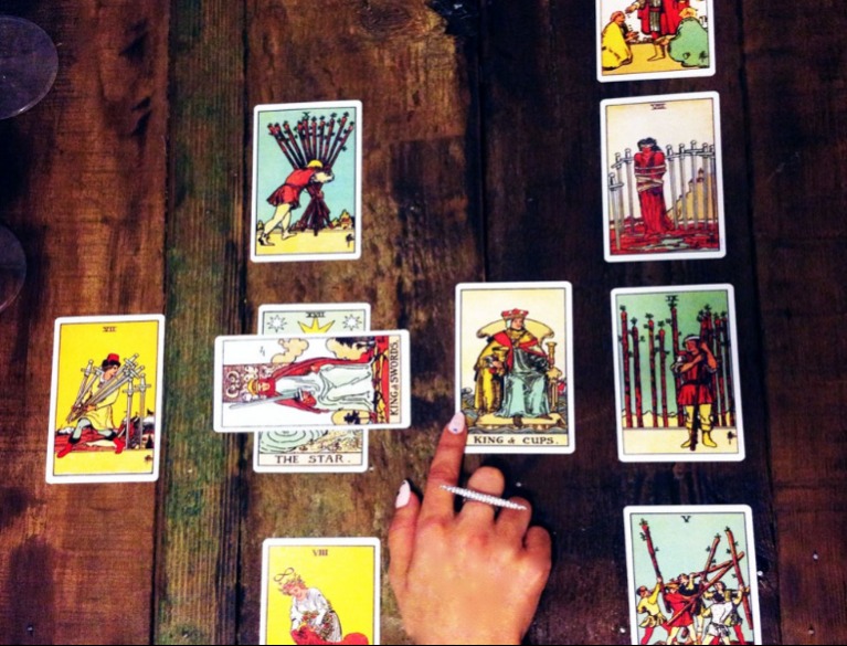 Nézd meg mit hoz neked a jövő! A Tarot kártya megmutatja!